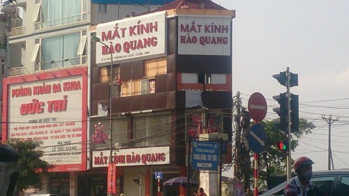 bien quang cao kinh mat tai Ha Noi