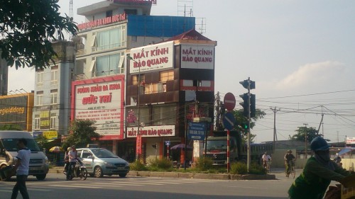 bien quang cao kinh mat tai ha noi