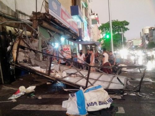 Sua chua bien quang cao sau bão
