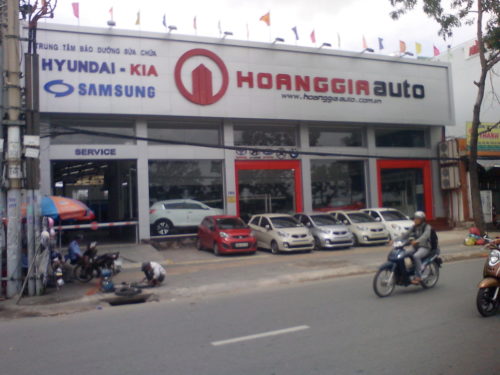 Biển quảng cáo oto Hoàng Gia